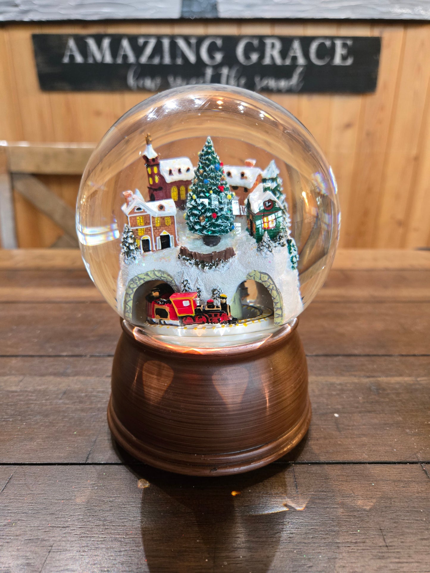 A R970 6.5" House and Train MUSICAL Globe